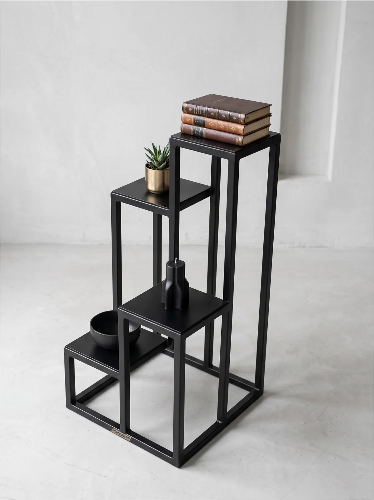 4 Katlı Metal Saksılık — Mat Siyah
